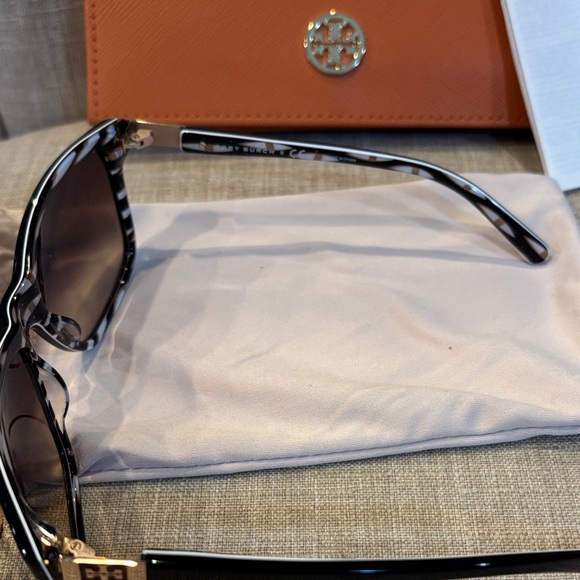 Tory Burch Classic Black Sunglasses - Picture 4 of 6
